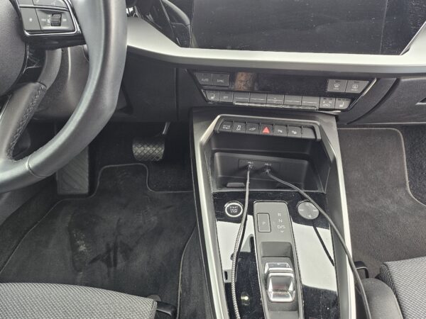AUDI A3 Sportback 40 TFSIe 204 S tronic 6 Design Luxe – Image 3